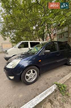 Хэтчбек Ford Fiesta 2004 в 