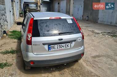 Хэтчбек Ford Fiesta 2007 в 