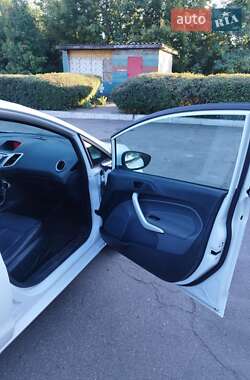 Хэтчбек Ford Fiesta 2011 в 