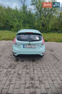 Хэтчбек Ford Fiesta 2016 в 