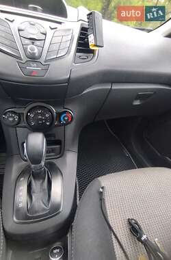 Хэтчбек Ford Fiesta 2016 в 