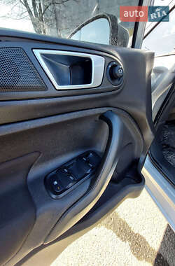 Хэтчбек Ford Fiesta 2013 в 