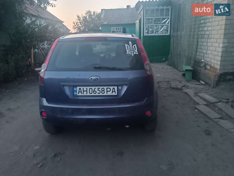 Хэтчбек Ford Fiesta 2006 в Синельниково