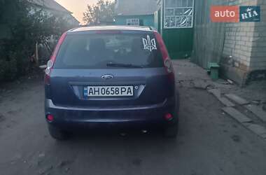 Хэтчбек Ford Fiesta 2006 в 