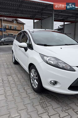 Хэтчбек Ford Fiesta 2012 в 