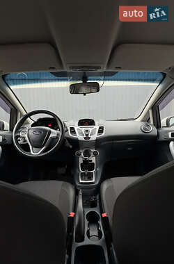 Хэтчбек Ford Fiesta 2012 в 
