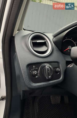 Хэтчбек Ford Fiesta 2012 в 