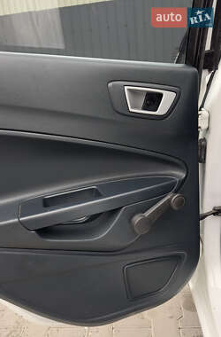 Хэтчбек Ford Fiesta 2012 в 