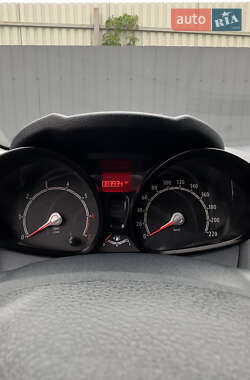 Хэтчбек Ford Fiesta 2012 в 