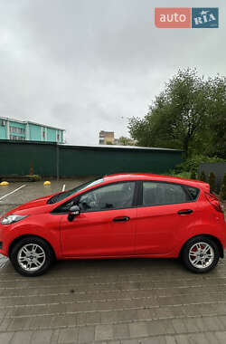 Хэтчбек Ford Fiesta 2015 в 