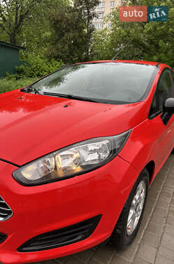Хэтчбек Ford Fiesta 2015 в 