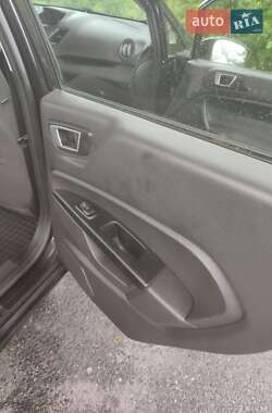 Седан Ford Fiesta 2014 в 