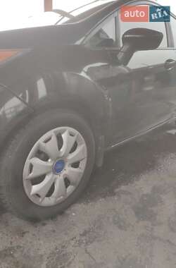 Седан Ford Fiesta 2014 в 