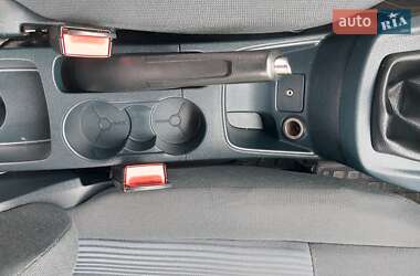 Хетчбек Ford Fiesta 2011 в 