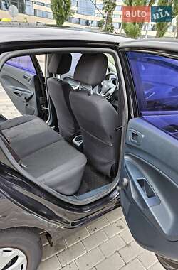 Хэтчбек Ford Fiesta 2012 в 