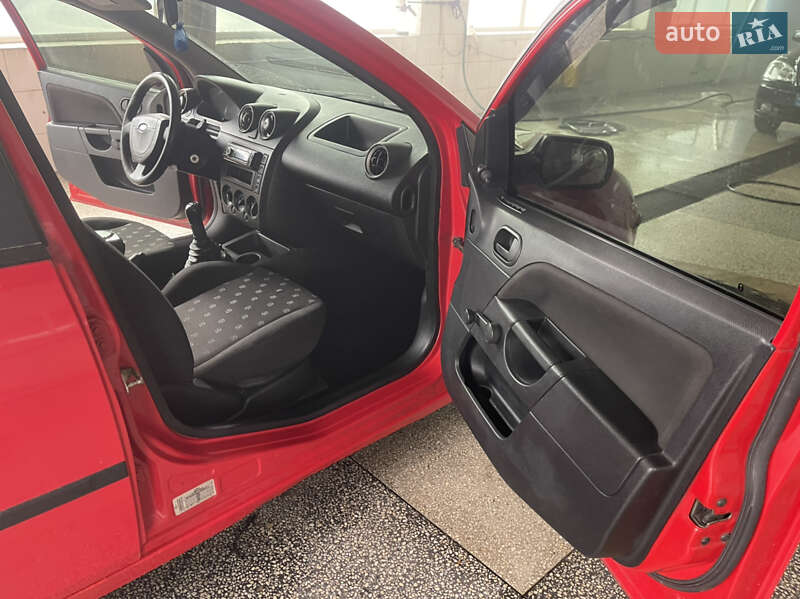 Хэтчбек Ford Fiesta 2005 в Одессе
