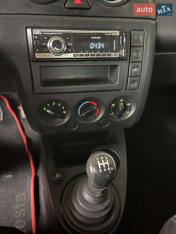Хэтчбек Ford Fiesta 2005 в Одессе
