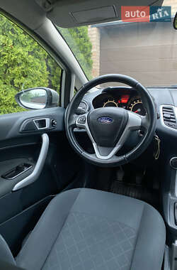 Хэтчбек Ford Fiesta 2012 в 