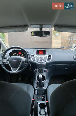 Хэтчбек Ford Fiesta 2012 в 