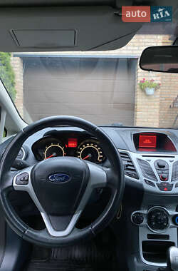 Хэтчбек Ford Fiesta 2012 в 