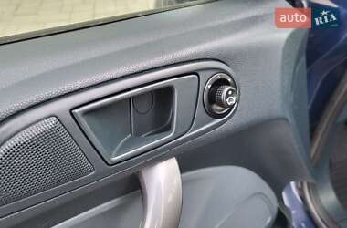Хетчбек Ford Fiesta 2011 в 