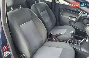 Хетчбек Ford Fiesta 2011 в 