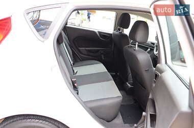 Хэтчбек Ford Fiesta 2017 в 