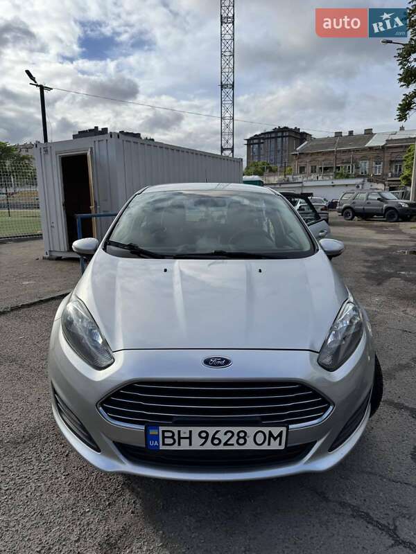Седан Ford Fiesta 2014 в 