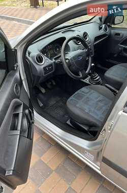 Хэтчбек Ford Fiesta 2007 в 