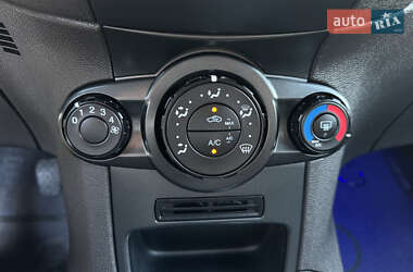 Хэтчбек Ford Fiesta 2013 в 