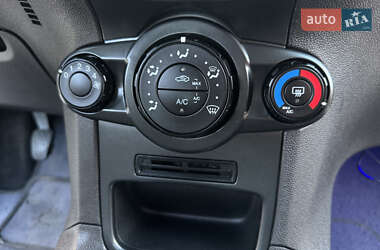 Хэтчбек Ford Fiesta 2013 в 