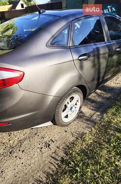 Седан Ford Fiesta 2017 в Карлівці