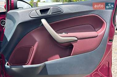 Хэтчбек Ford Fiesta 2011 в 