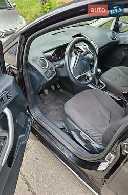 Хэтчбек Ford Fiesta 2012 в 