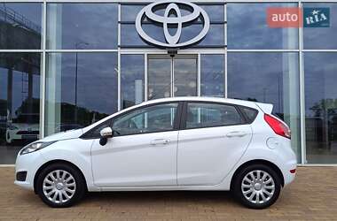 Хэтчбек Ford Fiesta 2016 в 