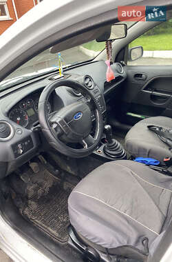 Хэтчбек Ford Fiesta 2007 в 