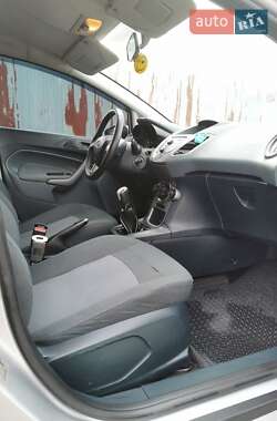 Хетчбек Ford Fiesta 2010 в 