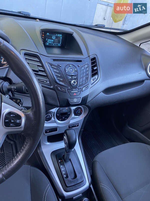 Хэтчбек Ford Fiesta 2016 в Одессе