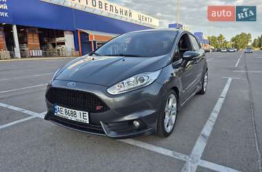 Хэтчбек Ford Fiesta 2016 в Каменском