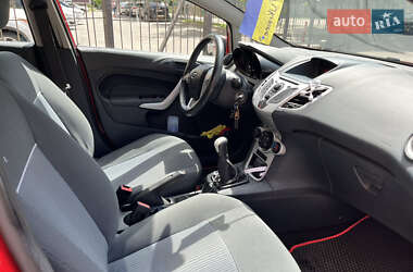 Хэтчбек Ford Fiesta 2012 в 