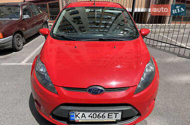 Хэтчбек Ford Fiesta 2012 в 