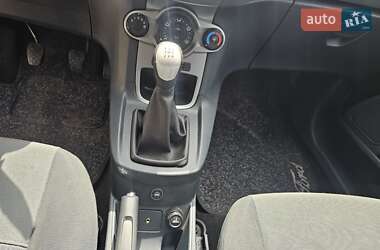 Хэтчбек Ford Fiesta 2010 в 