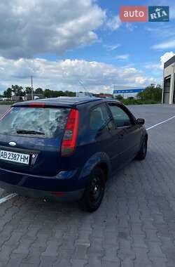 Хэтчбек Ford Fiesta 2004 в 