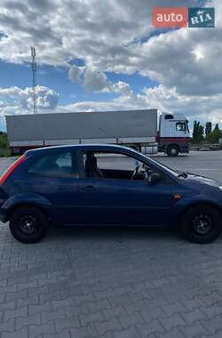 Хэтчбек Ford Fiesta 2004 в 