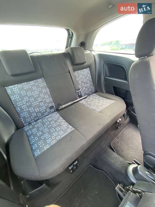 Хэтчбек Ford Fiesta 2004 в Виннице