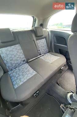 Хэтчбек Ford Fiesta 2004 в 