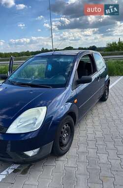 Хэтчбек Ford Fiesta 2004 в 