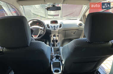Хэтчбек Ford Fiesta 2010 в 