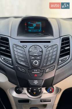 Седан Ford Fiesta 2016 в 
