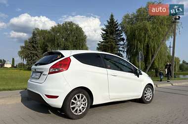 Хэтчбек Ford Fiesta 2011 в 